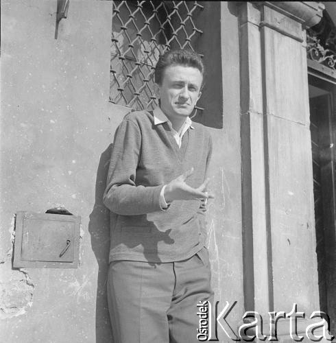 Lata 60., Warszawa, Polska.
Grafik Żurkowski.
Fot. Irena Jarosińska, zbiory Ośrodka KARTA