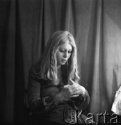 Lata 70., Warszawa, Polska.
Aktorka Barbara Wrzesińska.
Fot. Irena Jarosińska, zbiory Ośrodka KARTA