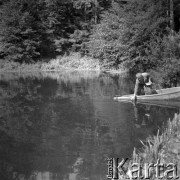 1957, Tatry, Polska.
Nad wodą.
Fot. Irena Jarosińska, zbiory Ośrodka KARTA