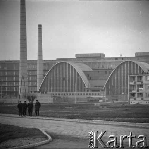 Lata 60., Sandomierz, Polska.
Huta szkła 