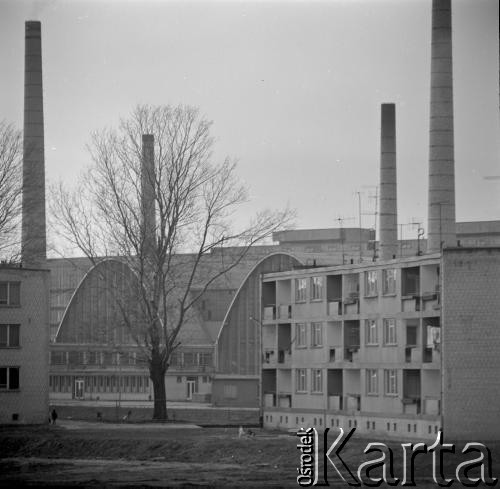 Lata 60., Sandomierz, Polska.
Huta szkła 