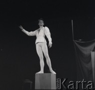 lata 60-te, Warszawa, Polska
Tancerz na scenie Operetki Warszawskiej
Fot. Irena Jarosińska, zbiory Ośrodka KARTA.