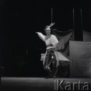 lata 60-te, Warszawa, Polska
Tancerz na scenie Operetki Warszawskiej
Fot. Irena Jarosińska, zbiory Ośrodka KARTA.