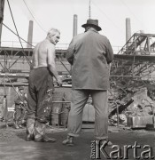 sierpień 1952, Bytom, Polska
Huta Bobrek - hutnicy przy pracy. 
Fot. Irena Jarosińska, zbiory Ośrodka KARTA