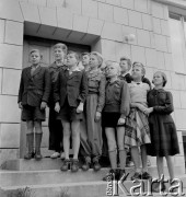 1952, Polska
Dzieci pozują do zdjęcia.
Fot. Irena Jarosińska, zbiory Ośrodka KARTA