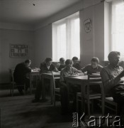 1952, Polska
Dom Młodego Robotnika - stołówka
Fot. Irena Jarosińska, zbiory Ośrodka KARTA