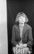 lata 50-te, Warszawa, Polska.
Plastyczka Krystyna 
Fot. Irena Jarosińska, zbiory Ośrodka KARTA