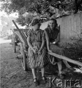 1952, Wilkowice, Polska
Irena Jarosińska (z prawej) i Krystyna Małek (żona brata I. Jarosińskiej).
Fot. Irena Jarosińska, zbiory Ośrodka KARTA