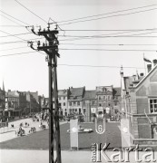 1.05.1954, Starogard Gdański, Polska
Starogardzki rynek w dniu pochodu pierwszomajowego.
Fot. Irena Jarosińska, zbiory Ośrodka KARTA