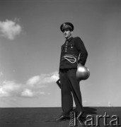 lata 50-te, Puck, Polska
Strażak na dachu
Fot. Irena Jarosińska, zbiory Ośrodka KARTA