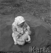 lata 50., Wilczków, Polska
Dziecko
Fot. Irena Jarosińska, zbiory Ośrodka KARTA