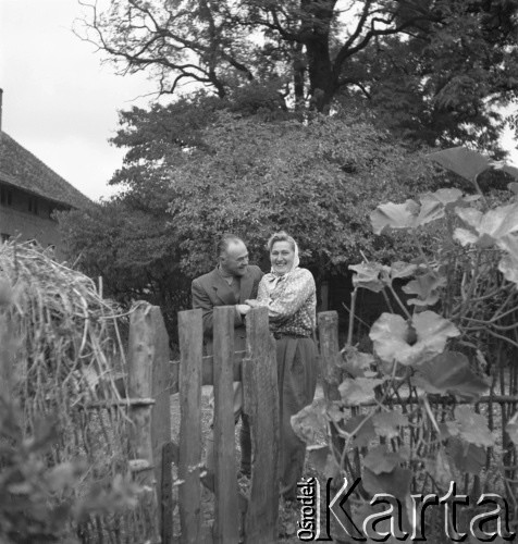 lata 50., Spółdzielnia Produkcyjna w Mrezinie, Polska
Małżeństwo
Fot. Irena Jarosińska, zbiory Ośrodka KARTA