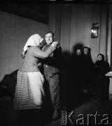lata 50-te, Polska
PGR Rola - państwo Kowalikowie w tańcu
Fot. Irena Jarosińska, zbiory Ośrodka KARTA
