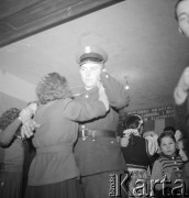 1954, Kokoszkowy, Polska
Zabawa taneczna w Rolniczym Zespole Spółdzielni 