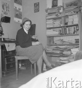 lata 50-te, Warszawa, Polska
Danka Szmidtówna w pracowni Ireny Jarosinskiej 
Fot. Irena Jarosińska, zbiory Ośrodka KARTA