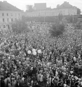 22.07.1953, Warszawa, Polska
Zabawa na Rynku Mariensztackim
Fot. Irena Jarosińska, zbiory Ośrodka KARTA