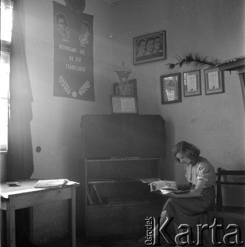 lata 50-te, woj. krakowskie, Polska
Świetlica gminna
Fot. Irena Jarosińska, zbiory Ośrodka KARTA