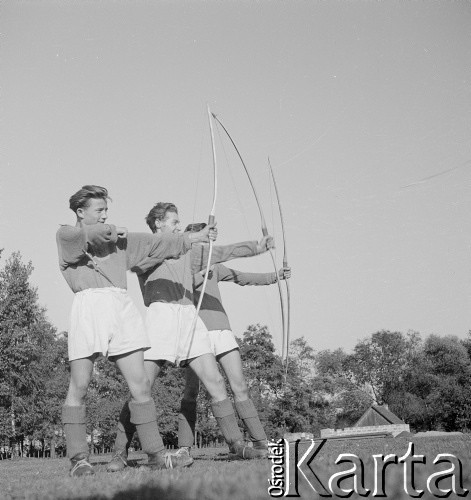 lipiec 1954, województwo krakowskie, Polska
Łucznicy
Fot. Irena Jarosińska, zbiory Ośrodka KARTA