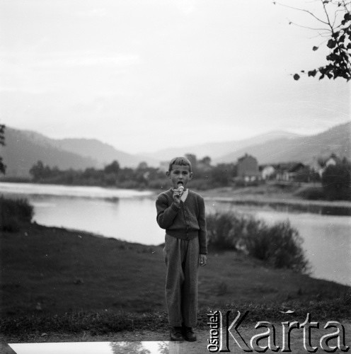 lata 50-te, Krościenko, Polska
Syn Ireny Jarosińskiej - Marek.
Fot. Irena Jarosińska, zbiory Ośrodka KARTA