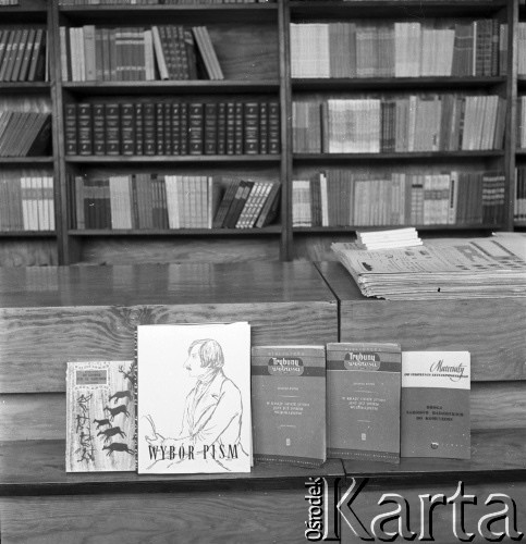 wrzesień 1954, Nowa Huta, Kraków, Polska
Dom Książki.
Fot. Irena Jarosińska, zbiory Ośrodka KARTA