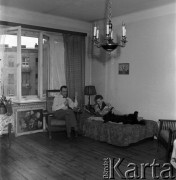 1950-1953, Warszawa, Polska
Aktorskie małżeństwo Hanka Bielicka i Jerzy Duszyński.
Fot. Irena Jarosińska, zbiory Ośrodka KARTA