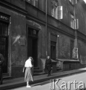 lata 50-te, Kraków, Polska
Krystyna Małek na ulicy św. Jana.
Fot. Irena Jarosińska, zbiory Ośrodka KARTA
