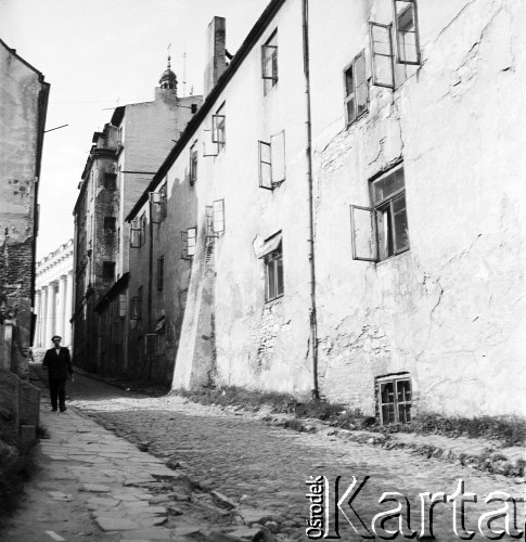 30.06.1954, Lublin, Polska
Ulica Żmigród, w głębi widać Archikatedrę Lubelską
Fot. Irena Jarosińska, zbiory Ośrodka KARTA