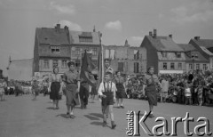 1.05.1954, Starogard Gdański, Polska
Pochód pierwszomajowy 
Fot. Irena Jarosińska, zbiory Ośrodka KARTA