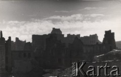 lata 50-te, Warszawa, Polska.
Widok z dachu na zniszczone Stare Miasto.
Fot. Irena Jarosińska, zbiory Ośrodka KARTA.