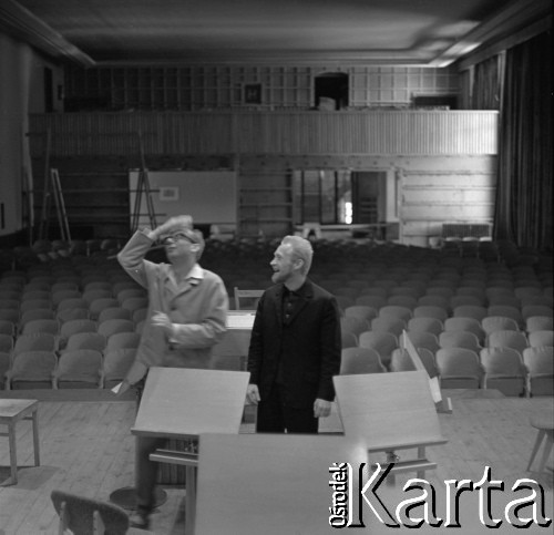 1968, Szczecin, Polska.
Kazimierz Wiłkomirski (L), wiolonczelista i dyrygent oraz Renard Czajkowski, dyrygent. Fot. Irena Jarosińska, zbiory Ośrodka KARTA