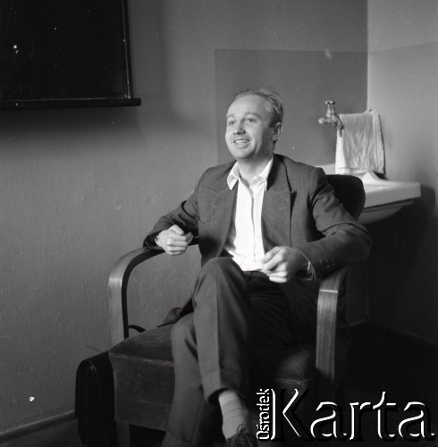 03.09.1964, Wrocław, Polska.
Zakład Niskich Temperatur Instytutu Fizyki PAN, n/z jeden z naukowców.
Fot. Irena Jarosińska, zbiory Ośrodka KARTA