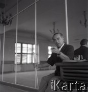 1958, Warszawa, Polska.
Państwowa Szkoła Baletowa, n/z prof. Leon Wójcikowski, dyrektor szkoły.
Fot. Irena Jarosińska, zbiory Ośrodka KARTA