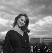 1958, Warszawa, Polska.
Państwowa Szkoła Baletowa, n/z jedna z uczennic podczas sesji zdjęciowej na dachu szkoły.
Fot. Irena Jarosińska, zbiory Ośrodka KARTA