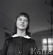 1958, Warszawa, Polska.
Państwowa Szkoła Baletowa, n/z jedna z uczennic.
Fot. Irena Jarosińska, zbiory Ośrodka KARTA