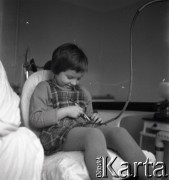 Lata 50., miejsce nieznane, Polska.
Przychodnia stomatologiczna dla dzieci. 
Fot. Irena Jarosińska, zbiory Ośrodka KARTA