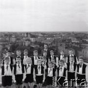 10-16.09.1966, Bydgoszcz, Polska.
I Międzynarodowy Festiwal i Kongres „Musica Antiqua Europae Orientalis”, n/z Chór Chłopięco-Męski Państwowej Filharmonii w Poznaniu (Chór Stuligrosza, Poznańskie Słowiki), w głębi Stefan Stuligrosz.
Fot. Irena Jarosińska, zbiory Ośrodka KARTA
