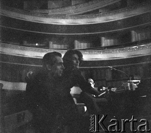 1967, Warszawa, Polska.
Reżyser Lidia Zamkow (z prawej) podczas pracy nad spektaklem 