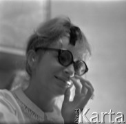 1967, Warszawa, Polska.
Koleżanka Ireny Jarosińskiej na spotkaniu imieninowym fotografki. 
Fot. Irena Jarosińska, zbiory Ośrodka KARTA