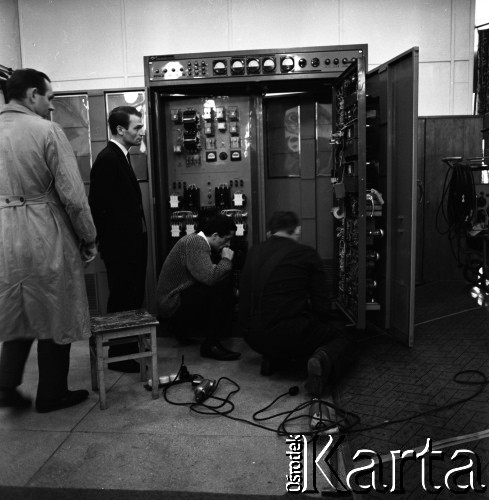 1967, Warszawa, Polska.
Radiolokator Avia B, opracowany przez specjalistów z Przemysłowego Instytutu Telekomunikacji.
Fot. Irena Jarosińska, zbiory Fundacji Ośrodka KARTA