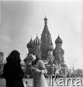 1973, Moskwa, ZSRR.
Kobiety na Placu Czerwonym. W głębi widoczny Sobór Wasyla Błogosławionego.
Fot. Irena Jarosińska, zbiory Ośrodka KARTA