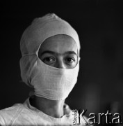 1966, Polska.
Doktor Ewa Jankowska, lekarz-chirurg.
Fot. Irena Jarosińska, zbiory Ośrodka KARTA