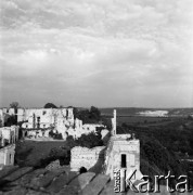 1968, Janowiec, Polska.
Ruiny zamku w Janowcu.
Fot. Irena Jarosińska, zbiory Fundacji Ośrodka KARTA