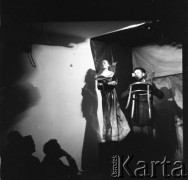 1958, Warszawa, Polska.
Teatr Osobny (pl. Dąbrowskiego). Spektakl 