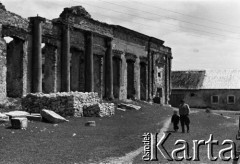 1958, Sobków, Ponidzie, Polska.
Ruiny fortalicji.
Fot. Irena Jarosińska, zbiory Fundacji Ośrodka KARTA