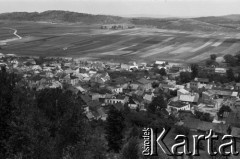 1958, Chęciny, Ponidzie, Polska.
Widok z zamku.
Fot. Irena Jarosińska, zbiory Fundacji Ośrodka KARTA
