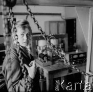 1959, Kraków, Polska.
Ośrodek Fizyki Jądrowej Instytutu Badań Jądrowych w Krakowie, n/z pracowniczka ośrodka.
Fot. Irena Jarosińska, zbiory Ośrodka KARTA