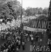 1975, Zakopane, Polska.
8 Międzynarodowy Festiwal Folkloru Ziem Górskich, n/z parada uliczna.
Fot. Irena Jarosińska, zbiory Fundacji Ośrodka KARTA