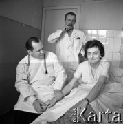 1968, Radomsko, Polska.
Dyzman Krasoń (L), lekarz, społecznik, zastępca ordynatora oddziału chirurgii ogólnej w szpitalu powiatowym, założyciel i animator kabaretu 