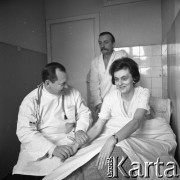 1968, Radomsko, Polska.
Dyzman Krasoń (L), lekarz, społecznik, zastępca ordynatora oddziału chirurgii ogólnej w szpitalu powiatowym, założyciel i animator kabaretu 