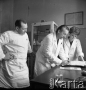 1968, Radomsko, Polska.
Dyzman Krasoń (L), lekarz, społecznik, zastępca ordynatora oddziału chirurgii ogólnej w szpitalu powiatowym, założyciel i animator kabaretu 